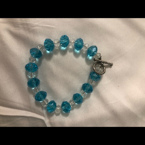 Avon Beaded Necklace and Bracelet Combo - Picture 3 of 3